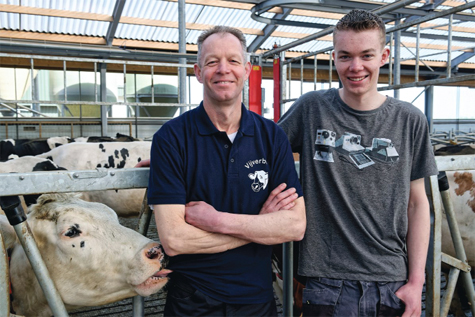 Farmer Carl (bên trái), chủ trang trại Vijverberg